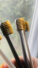Charger l'image dans la galerie, BROSSE À DENTS ADULTE FÉCULE DE MAÏS